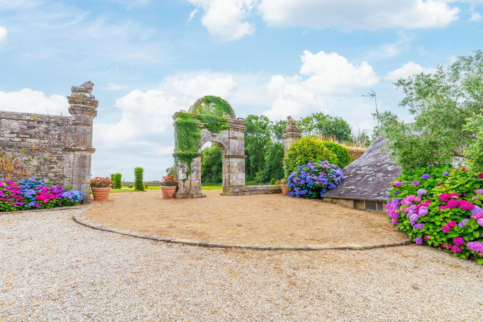 Manoir De Moellien, The Originals Relais Hotel Plonevez-Porzay Luaran gambar
