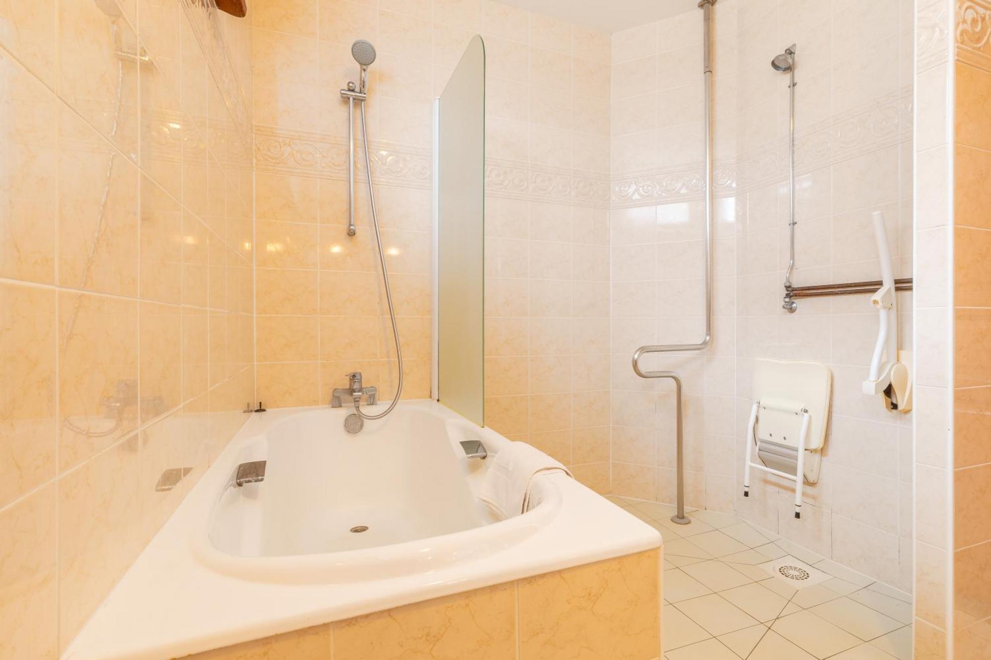 Manoir De Moellien, The Originals Relais Hotel Plonevez-Porzay Luaran gambar